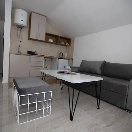 Trio Apartment *