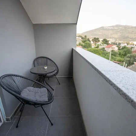Trio Apartment