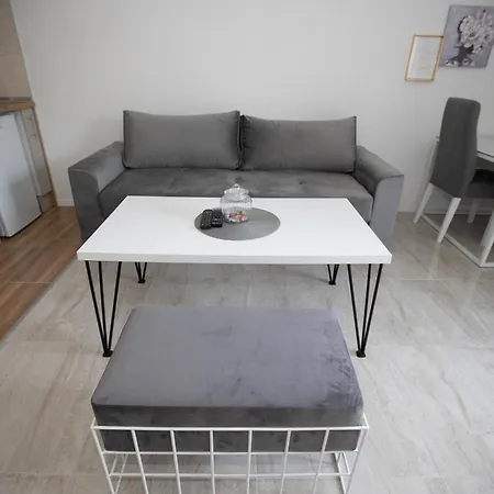 Trio Apartment *